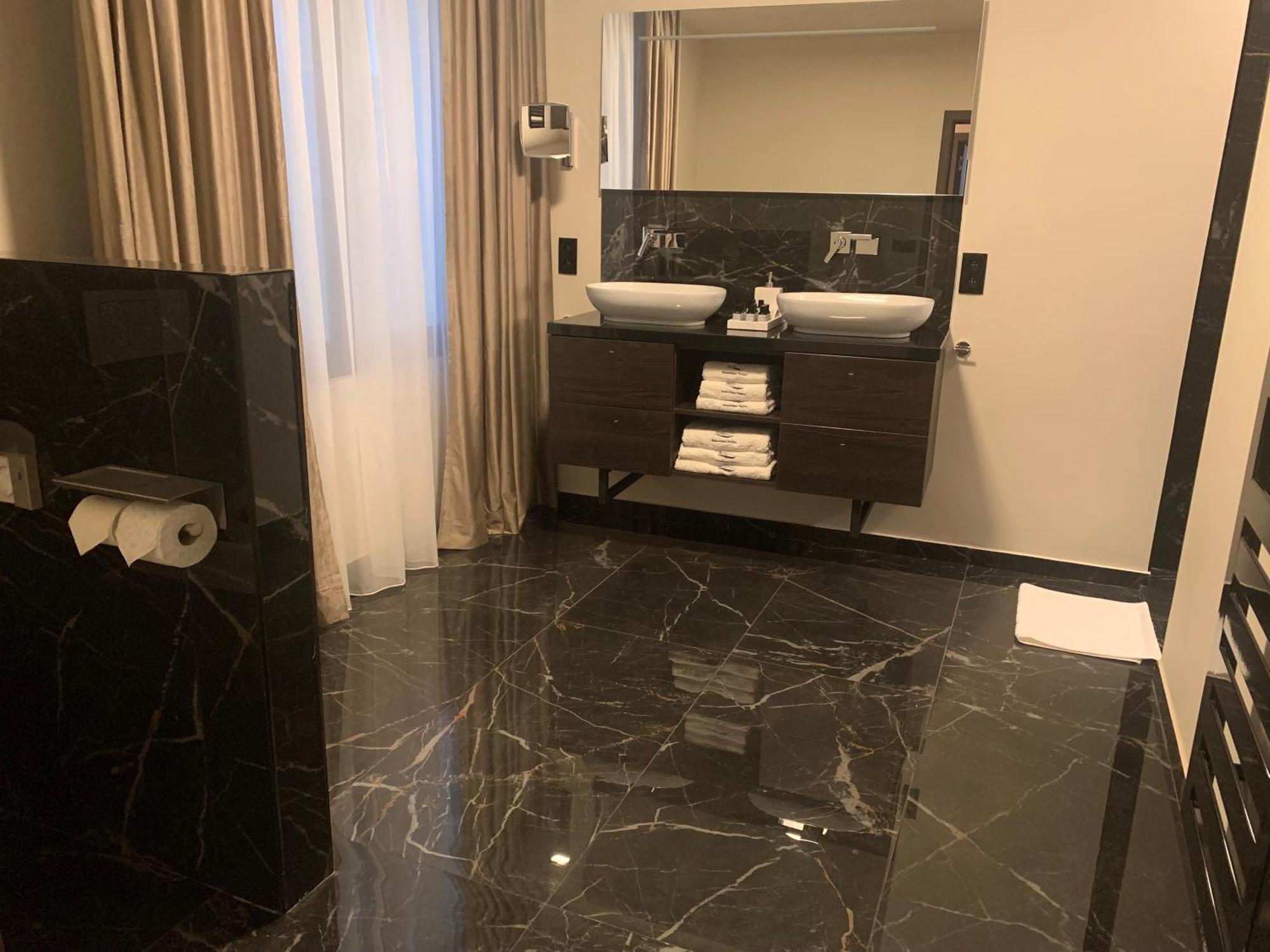 Botanique Suites Airbnb, Antwerpen Ngoại thất bức ảnh