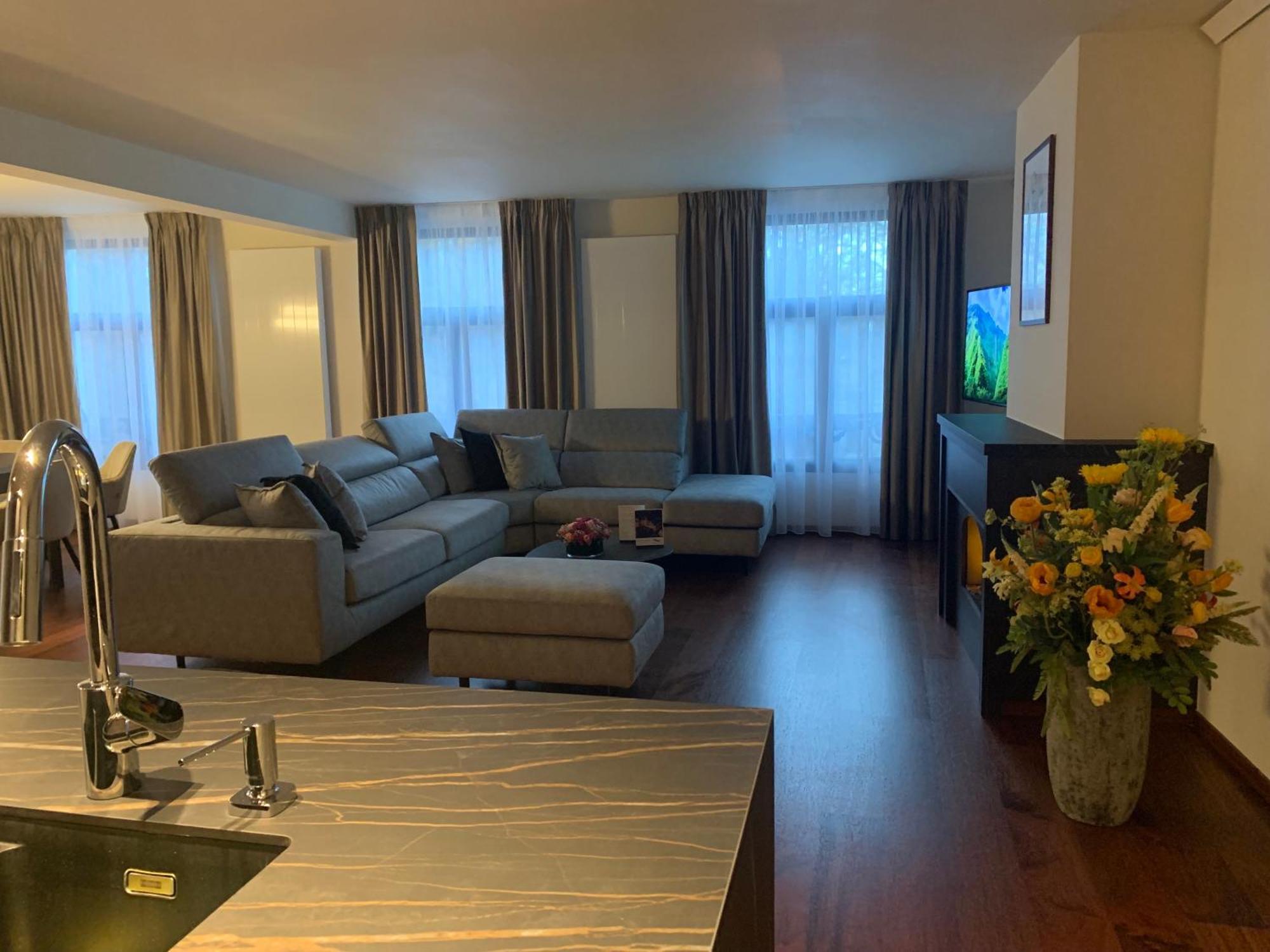Botanique Suites Airbnb, Antwerpen Ngoại thất bức ảnh