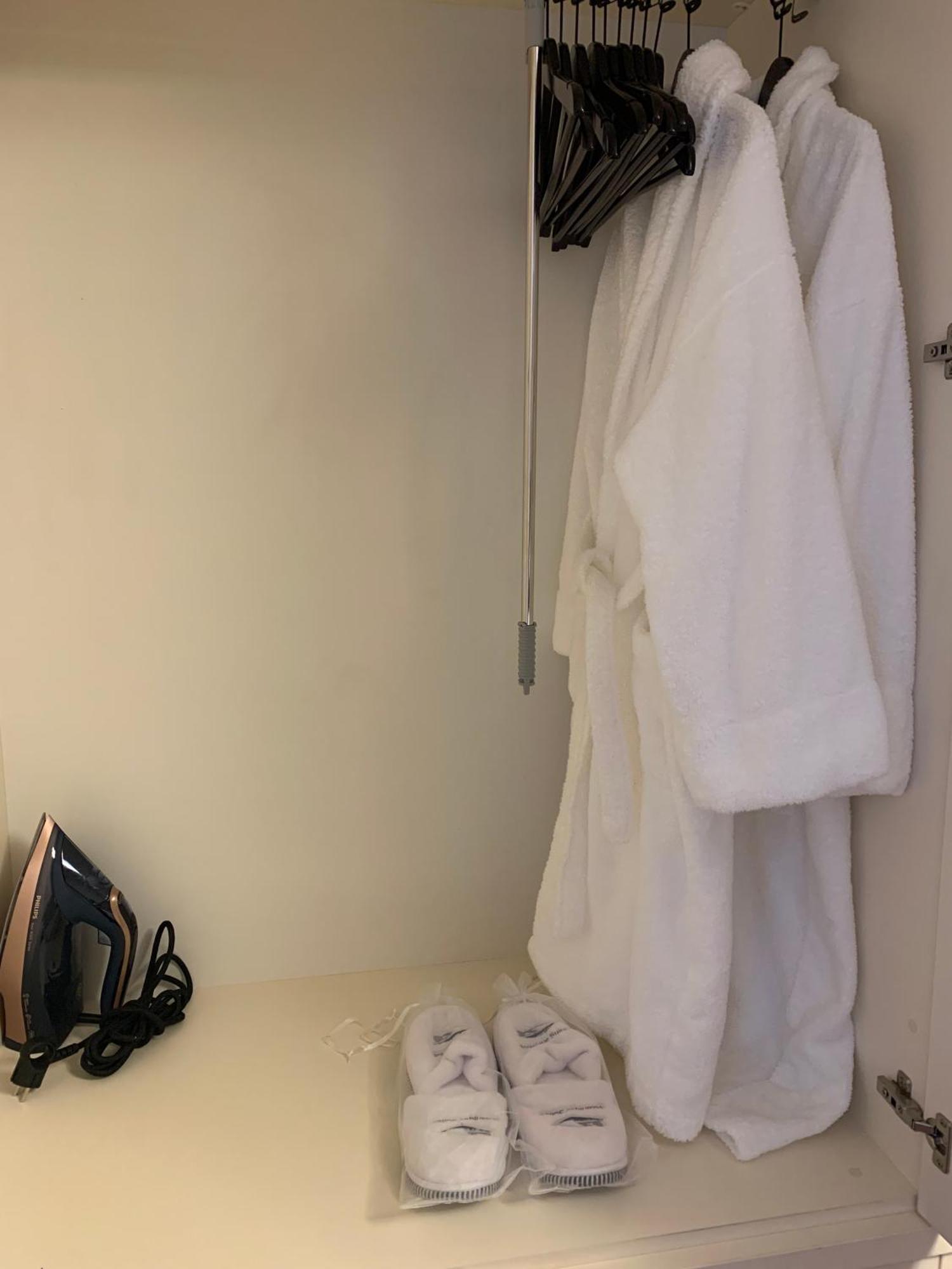 Botanique Suites Airbnb, Antwerpen Ngoại thất bức ảnh