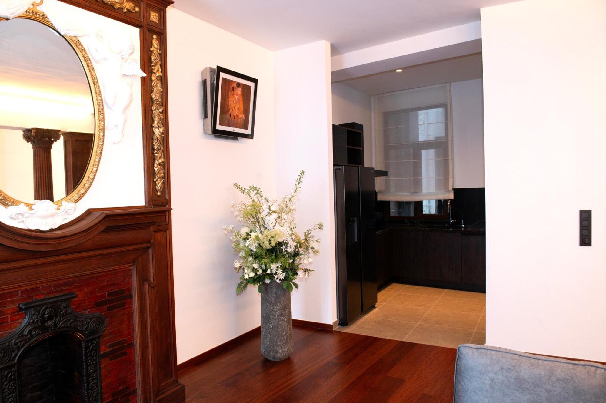 Botanique Suites Airbnb, Antwerpen Ngoại thất bức ảnh