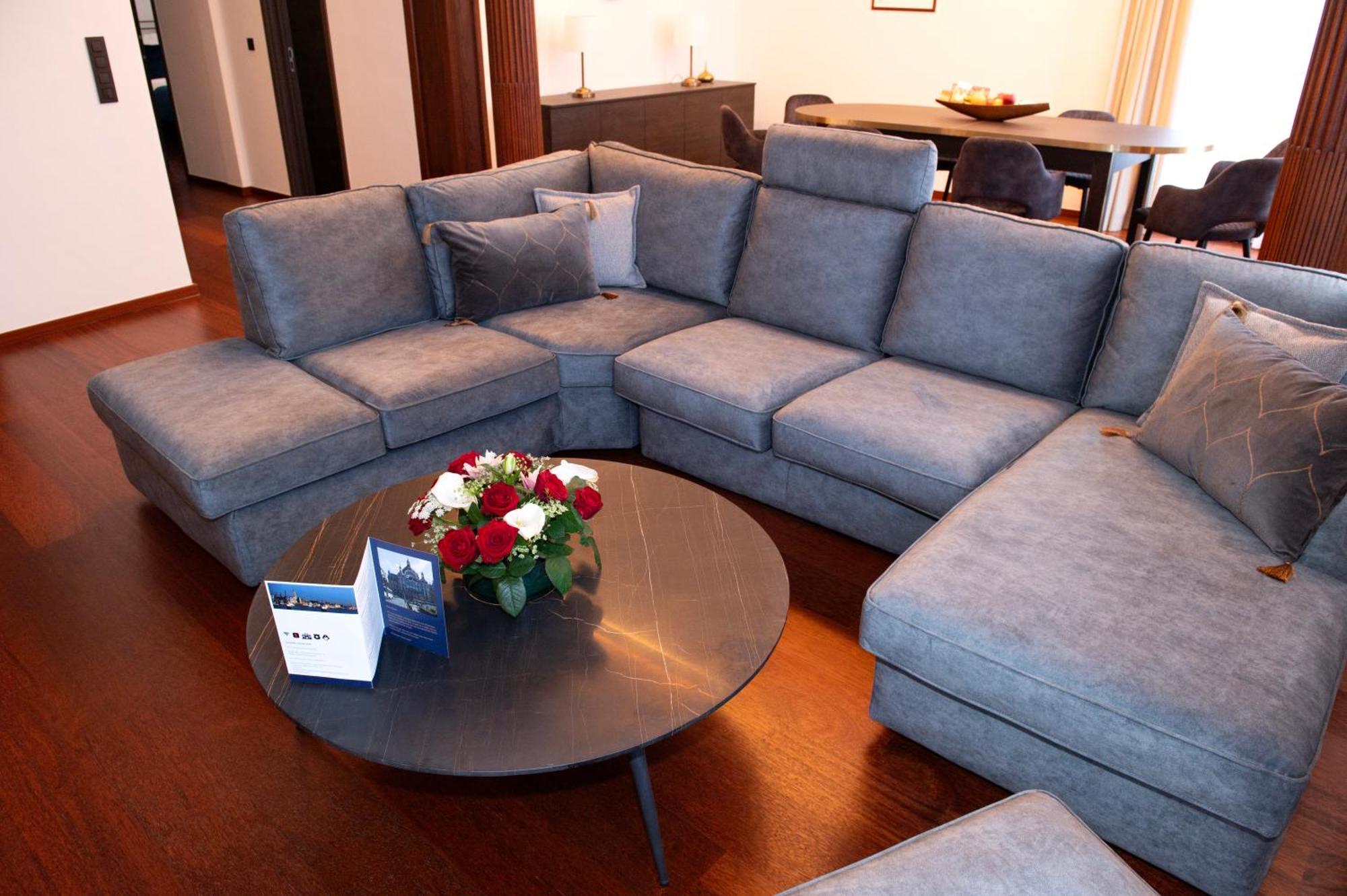 Botanique Suites Airbnb, Antwerpen Ngoại thất bức ảnh