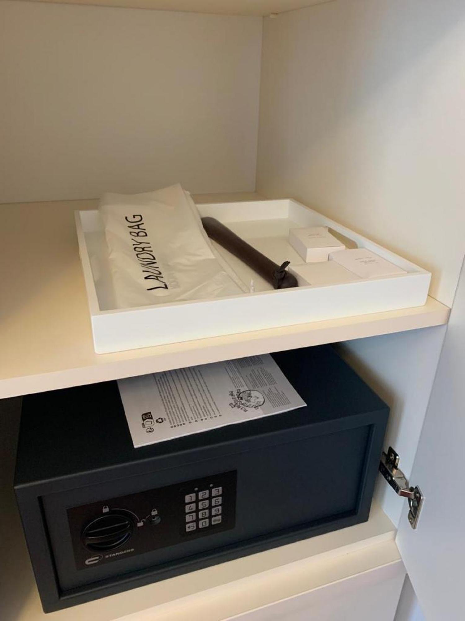 Botanique Suites Airbnb, Antwerpen Ngoại thất bức ảnh