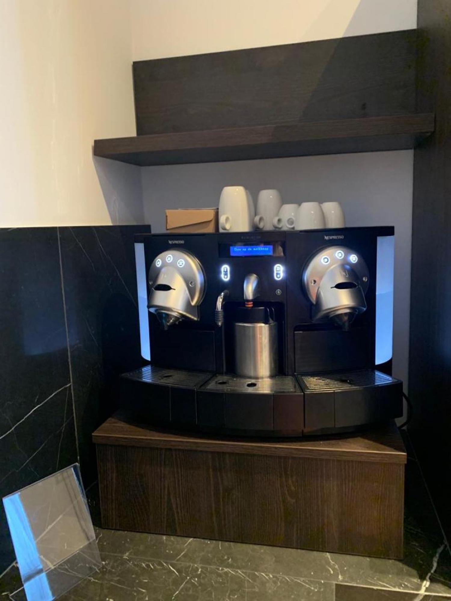Botanique Suites Airbnb, Antwerpen Ngoại thất bức ảnh