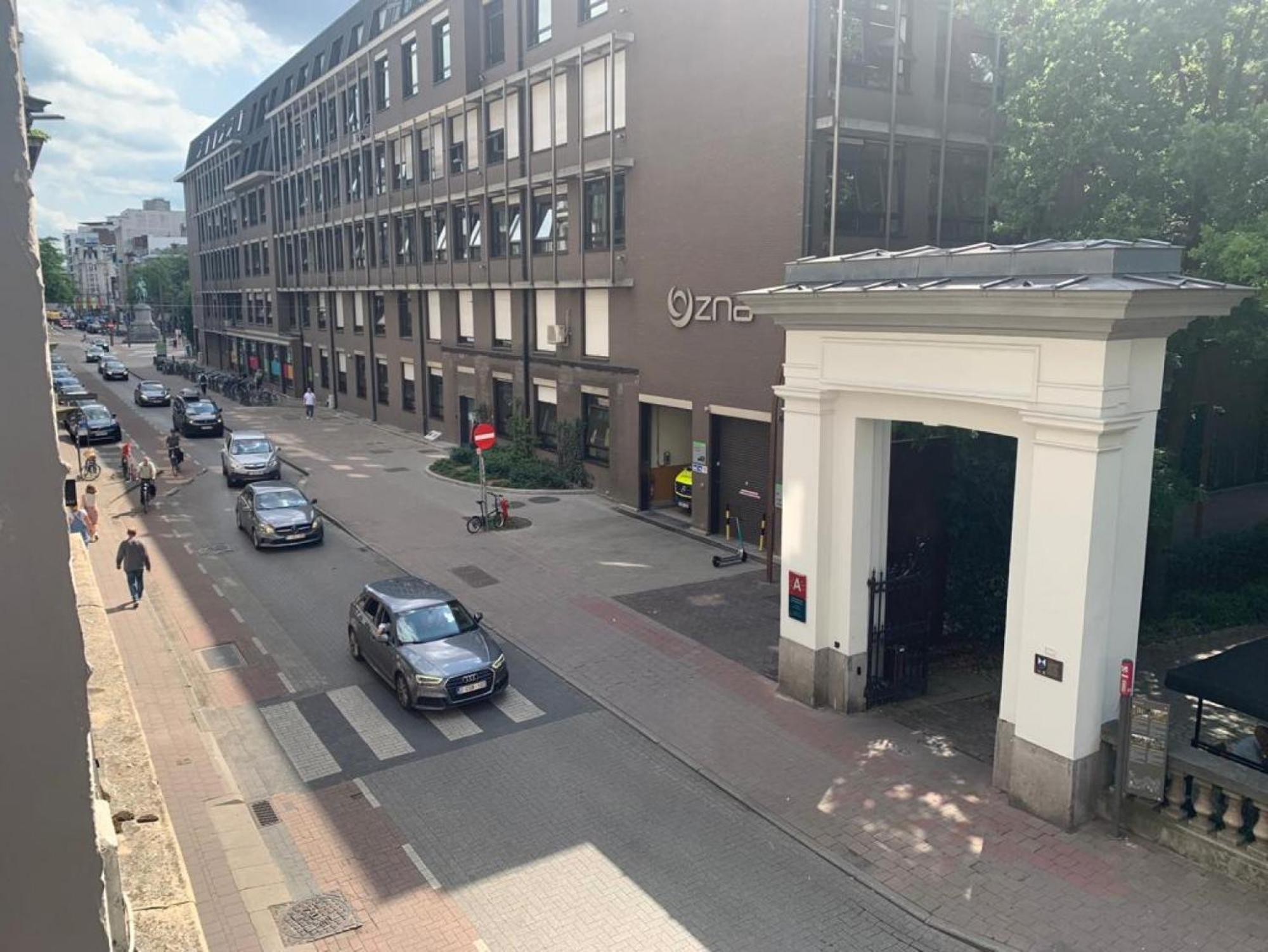 Botanique Suites Airbnb, Antwerpen Ngoại thất bức ảnh